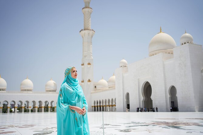 Tur nga Dubai në Xhaminë e Madhe të Abu Dhabi dhe Pallatin e Qasr Al Watan